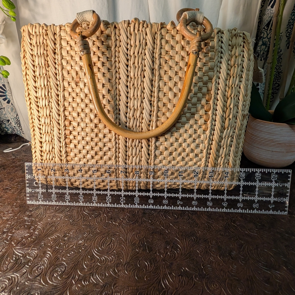 Elegant Tan Woven Tote Bag - Picture 1 of 6